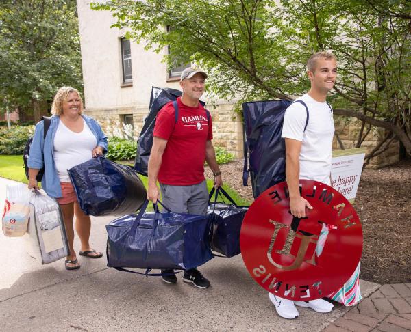 Student and their parents on move-in day